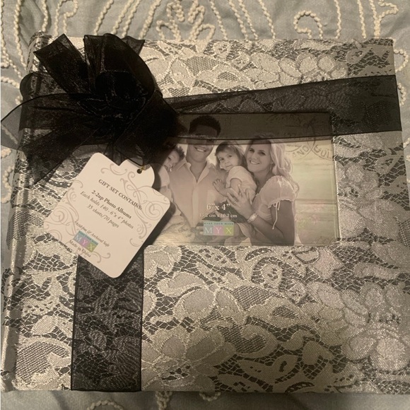 2 PHOTO ALBUMS - Picture 2 of 4